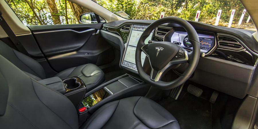 Интерьер Tesla Model S 85 2012 года  (AU) (фото 3 из 9)